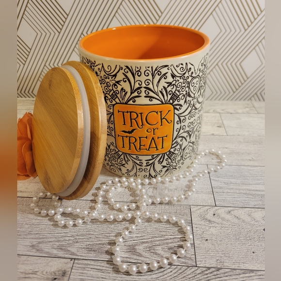 TRICK OR TREAT CANISTER/JAR WITH BAMBOO LID/ CERAMIC/ 5.5x5 - Picture 6 of 8